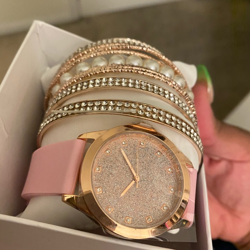 Pink watch - Picture 4 of 5